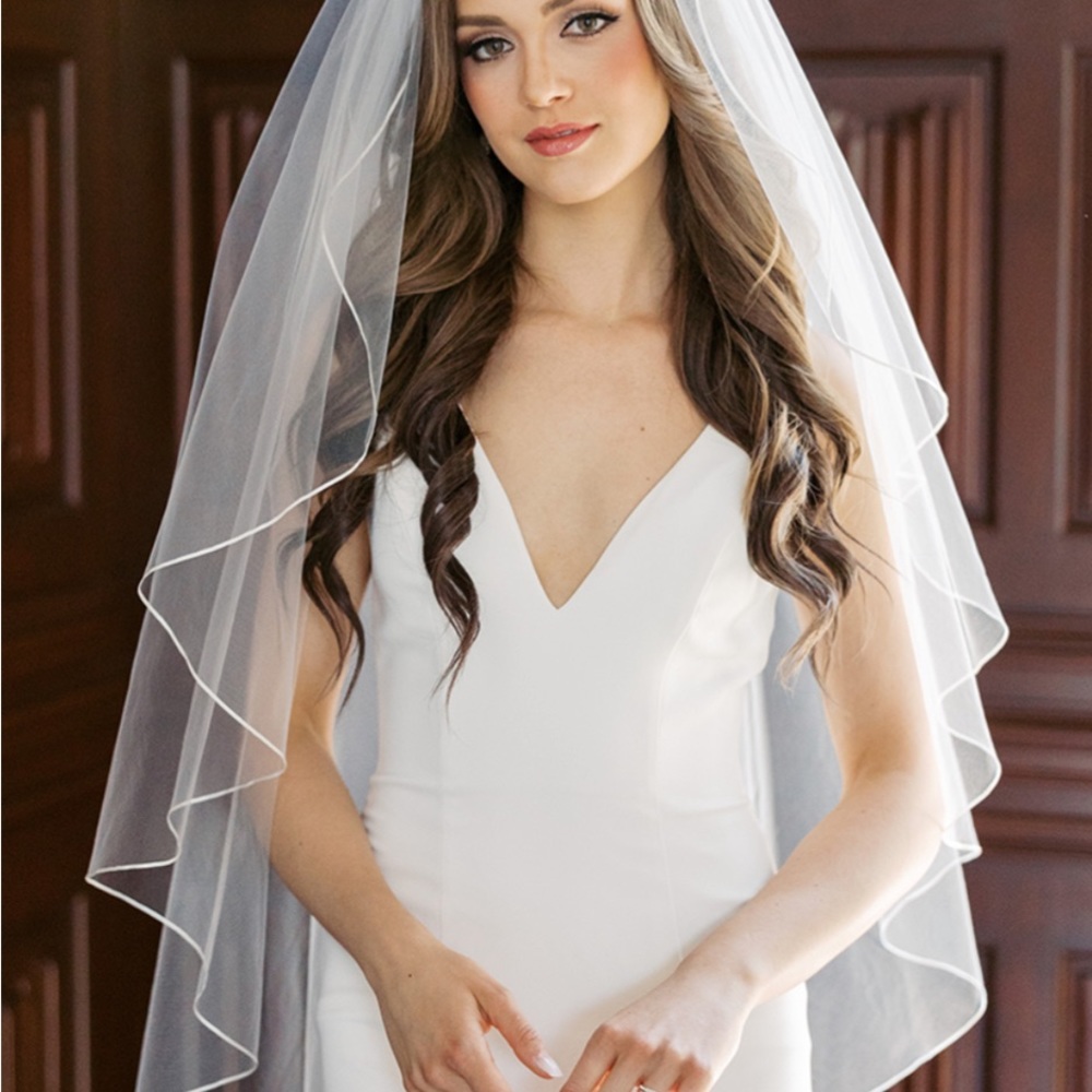 TONI FEDERICI White Bridal Veil